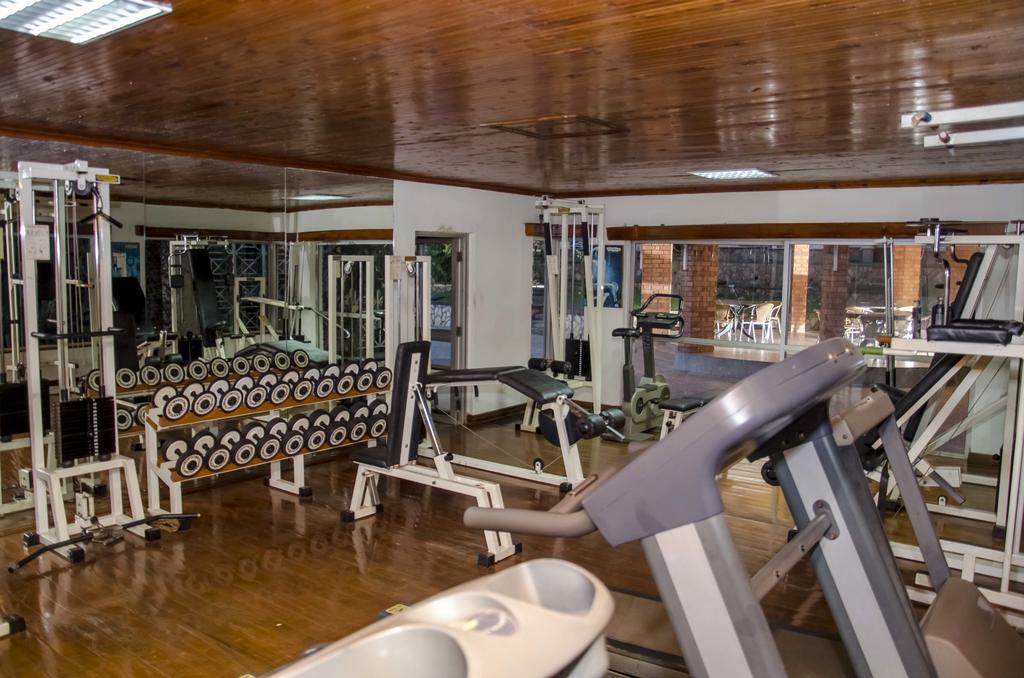 Golf Course Apartments カンパラ エクステリア 写真