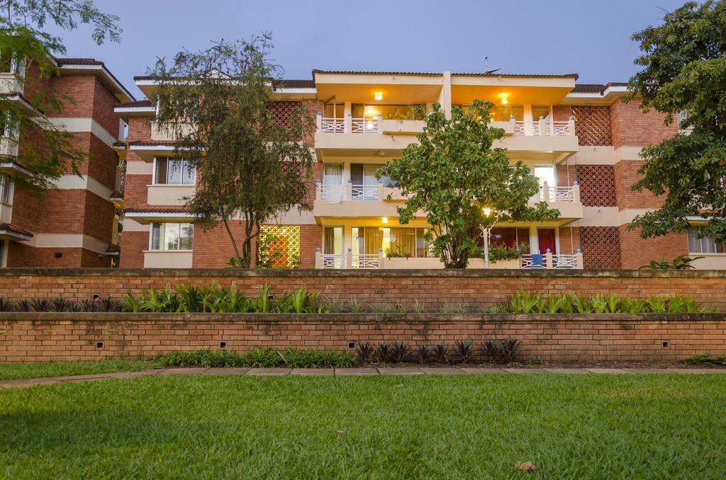 Golf Course Apartments カンパラ エクステリア 写真