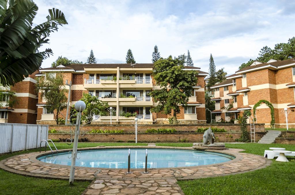 Golf Course Apartments カンパラ エクステリア 写真